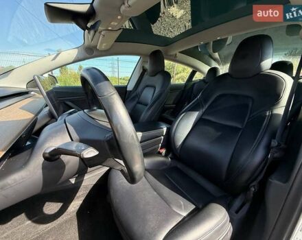 Белый Тесла Модель 3, объемом двигателя 0 л и пробегом 210 тыс. км за 11600 $, фото 13 на Automoto.ua