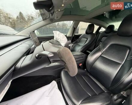 Белый Тесла Модель 3, объемом двигателя 0 л и пробегом 291 тыс. км за 10900 $, фото 10 на Automoto.ua