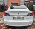 Білий Тесла Модель 3, об'ємом двигуна 0 л та пробігом 149 тис. км за 16900 $, фото 3 на Automoto.ua