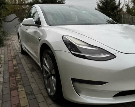Белый Тесла Модель 3, объемом двигателя 0 л и пробегом 123 тыс. км за 16900 $, фото 3 на Automoto.ua