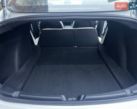 Белый Тесла Модель 3, объемом двигателя 0 л и пробегом 85 тыс. км за 19399 $, фото 33 на Automoto.ua