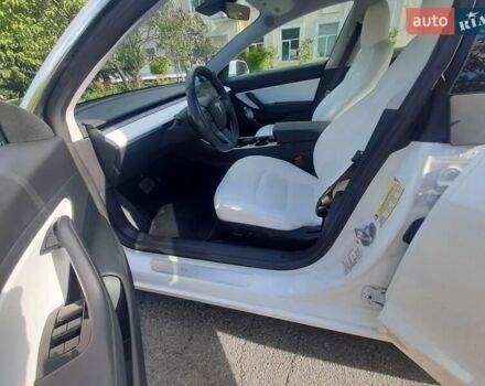 Белый Тесла Модель 3, объемом двигателя 0 л и пробегом 40 тыс. км за 21500 $, фото 12 на Automoto.ua