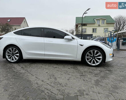 Білий Тесла Модель 3, об'ємом двигуна 0 л та пробігом 123 тис. км за 18000 $, фото 1 на Automoto.ua