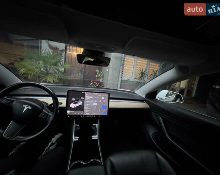 Белый Тесла Модель 3, объемом двигателя 0 л и пробегом 123 тыс. км за 16499 $, фото 22 на Automoto.ua