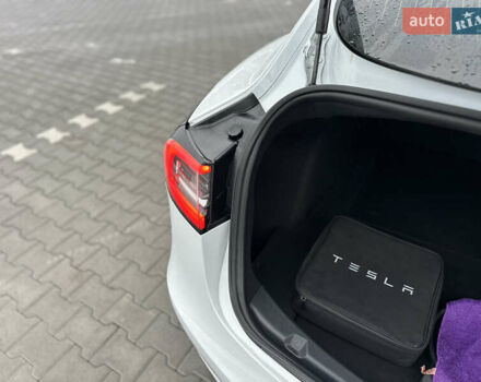 Білий Тесла Модель 3, об'ємом двигуна 0 л та пробігом 118 тис. км за 14999 $, фото 92 на Automoto.ua