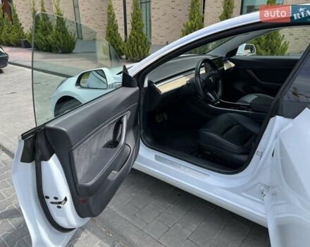Білий Тесла Модель 3, об'ємом двигуна 0 л та пробігом 114 тис. км за 19999 $, фото 11 на Automoto.ua