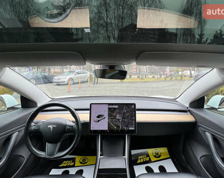 Белый Тесла Модель 3, объемом двигателя 0 л и пробегом 116 тыс. км за 17650 $, фото 12 на Automoto.ua