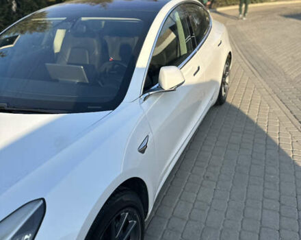 Белый Тесла Модель 3, объемом двигателя 0 л и пробегом 93 тыс. км за 19000 $, фото 3 на Automoto.ua