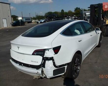 Белый Тесла Модель 3, объемом двигателя 0 л и пробегом 74 тыс. км за 15600 $, фото 9 на Automoto.ua