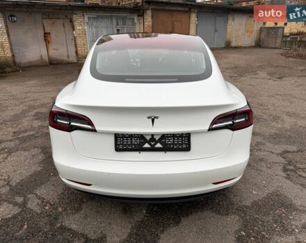 Белый Тесла Модель 3, объемом двигателя 0 л и пробегом 93 тыс. км за 15800 $, фото 17 на Automoto.ua