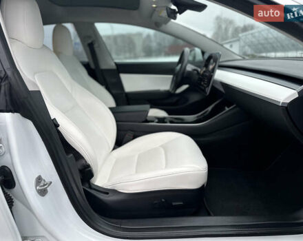 Білий Тесла Модель 3, об'ємом двигуна 0 л та пробігом 118 тис. км за 14999 $, фото 108 на Automoto.ua