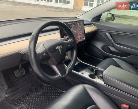 Тесла Модель 3 2018 у Києві на Automoto.ua Білий Тесла Модель 3, об'ємом двигуна 0 л та пробігом 65 тис. км за 15300 $, фото 16 на Automoto.ua