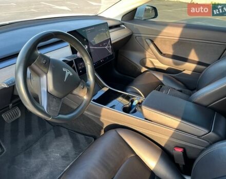 Білий Тесла Модель 3, об'ємом двигуна 0 л та пробігом 95 тис. км за 17200 $, фото 5 на Automoto.ua
