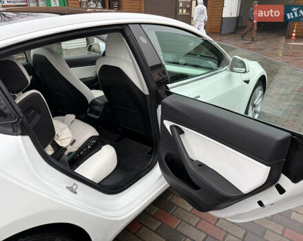 Білий Тесла Модель 3, об'ємом двигуна 0 л та пробігом 41 тис. км за 20000 $, фото 6 на Automoto.ua