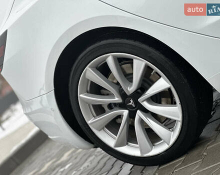 Білий Тесла Модель 3, об'ємом двигуна 0 л та пробігом 118 тис. км за 14999 $, фото 54 на Automoto.ua