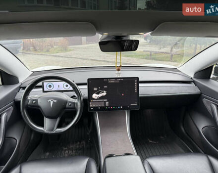 Белый Тесла Модель 3, объемом двигателя 0 л и пробегом 198 тыс. км за 14900 $, фото 12 на Automoto.ua