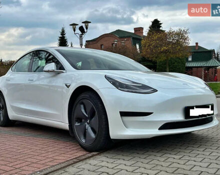 Белый Тесла Модель 3, объемом двигателя 0 л и пробегом 150 тыс. км за 25700 $, фото 2 на Automoto.ua