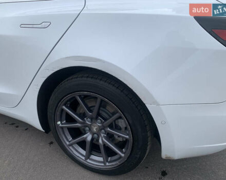 Тесла Модель 3 2018 у Києві на Automoto.ua Білий Тесла Модель 3, об'ємом двигуна 0 л та пробігом 65 тис. км за 15300 $, фото 12 на Automoto.ua