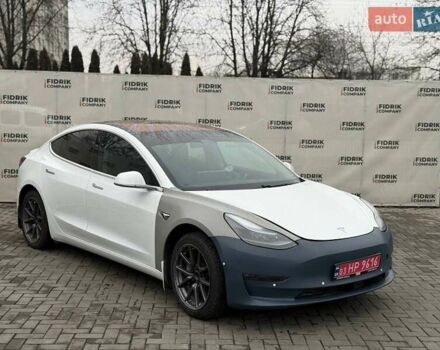 Белый Тесла Модель 3, объемом двигателя 0 л и пробегом 291 тыс. км за 10900 $, фото 1 на Automoto.ua