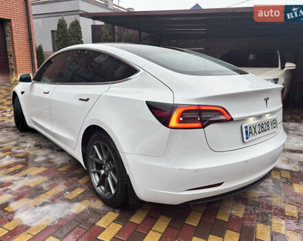 Білий Тесла Модель 3, об'ємом двигуна 0 л та пробігом 149 тис. км за 16900 $, фото 4 на Automoto.ua