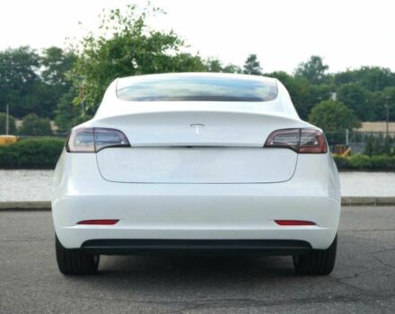 Тесла Модель 3 2018 в Киеве на Automoto.ua Белый Тесла Модель 3, объемом двигателя 0 л и пробегом 43 тыс. км за 7500 $, фото 4 на Automoto.ua