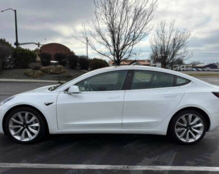 Білий Тесла Модель 3, об'ємом двигуна 0 л та пробігом 43 тис. км за 9000 $, фото 3 на Automoto.ua