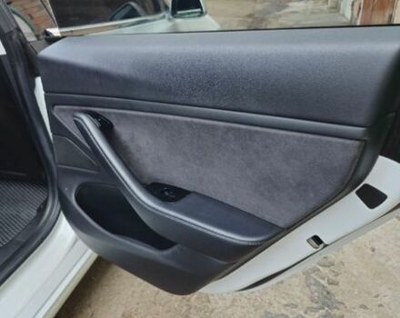 Білий Тесла Модель 3, об'ємом двигуна 0 л та пробігом 160 тис. км за 17000 $, фото 24 на Automoto.ua