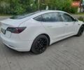 Белый Тесла Модель 3, объемом двигателя 0 л и пробегом 76 тыс. км за 21900 $, фото 3 на Automoto.ua