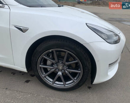 Тесла Модель 3 2018 у Києві на Automoto.ua Білий Тесла Модель 3, об'ємом двигуна 0 л та пробігом 65 тис. км за 15300 $, фото 5 на Automoto.ua
