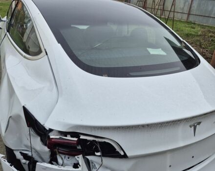 Білий Тесла Модель 3, об'ємом двигуна 0 л та пробігом 48 тис. км за 11800 $, фото 2 на Automoto.ua