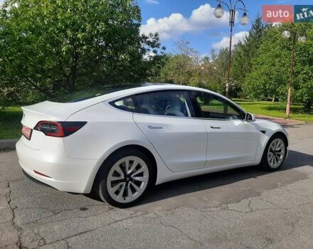 Белый Тесла Модель 3, объемом двигателя 0 л и пробегом 40 тыс. км за 21500 $, фото 4 на Automoto.ua