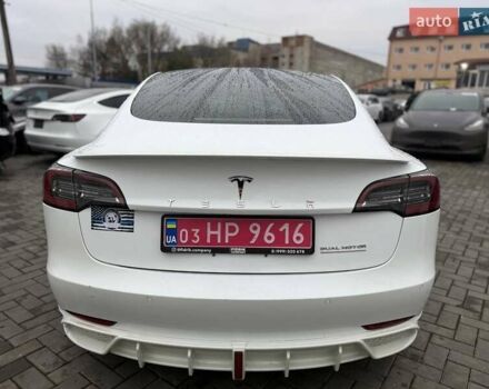 Белый Тесла Модель 3, объемом двигателя 0 л и пробегом 291 тыс. км за 10900 $, фото 3 на Automoto.ua