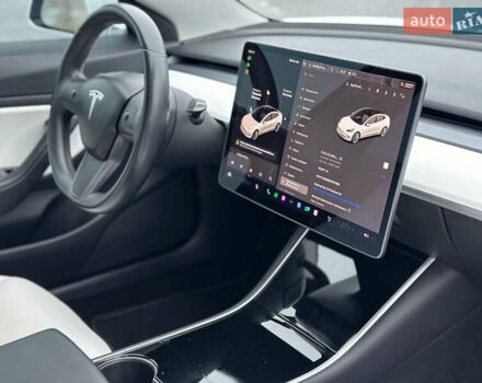 Білий Тесла Модель 3, об'ємом двигуна 0 л та пробігом 118 тис. км за 14999 $, фото 111 на Automoto.ua