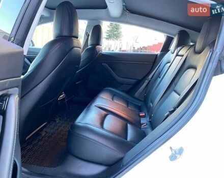 Білий Тесла Модель 3, об'ємом двигуна 0 л та пробігом 99 тис. км за 18200 $, фото 17 на Automoto.ua