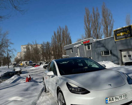 Білий Тесла Модель 3, об'ємом двигуна 0 л та пробігом 94 тис. км за 18300 $, фото 3 на Automoto.ua