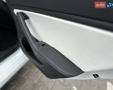 Білий Тесла Модель 3, об'ємом двигуна 0 л та пробігом 118 тис. км за 14999 $, фото 97 на Automoto.ua