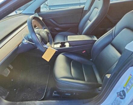 Білий Тесла Модель 3, об'ємом двигуна 0 л та пробігом 65 тис. км за 13500 $, фото 6 на Automoto.ua