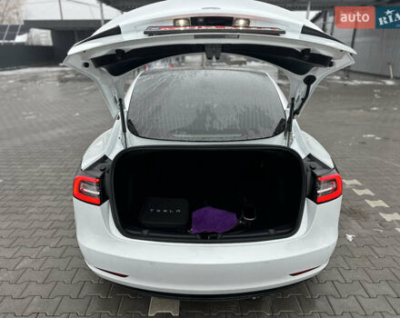 Білий Тесла Модель 3, об'ємом двигуна 0 л та пробігом 118 тис. км за 14999 $, фото 91 на Automoto.ua