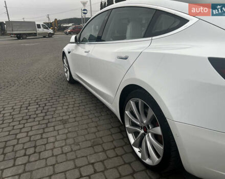 Белый Тесла Модель 3, объемом двигателя 0 л и пробегом 85 тыс. км за 19399 $, фото 18 на Automoto.ua
