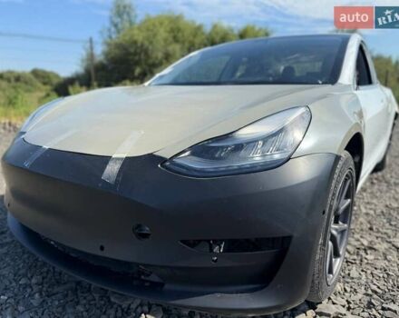 Белый Тесла Модель 3, объемом двигателя 0 л и пробегом 210 тыс. км за 11600 $, фото 6 на Automoto.ua