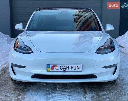 Білий Тесла Модель 3, об'ємом двигуна 0 л та пробігом 99 тис. км за 18200 $, фото 1 на Automoto.ua
