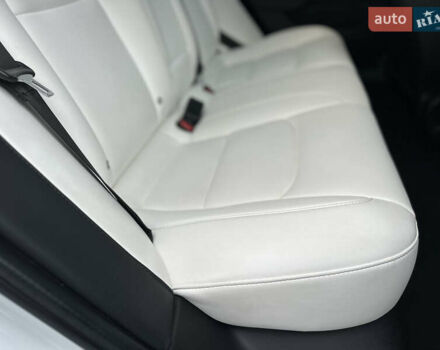 Білий Тесла Модель 3, об'ємом двигуна 0 л та пробігом 118 тис. км за 14999 $, фото 100 на Automoto.ua