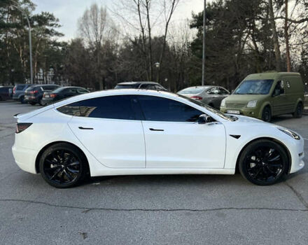 Білий Тесла Модель 3, об'ємом двигуна 0 л та пробігом 195 тис. км за 16000 $, фото 1 на Automoto.ua