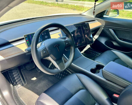Тесла Модель 3 2018 у Александрие на Automoto.ua Білий Тесла Модель 3, об'ємом двигуна 0 л та пробігом 160 тис. км за 18600 $, фото 10 на Automoto.ua