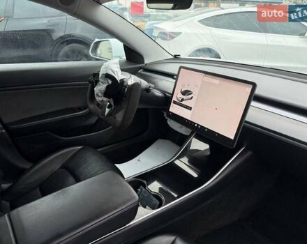 Белый Тесла Модель 3, объемом двигателя 0 л и пробегом 291 тыс. км за 10900 $, фото 7 на Automoto.ua