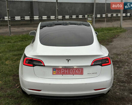 Белый Тесла Модель 3, объемом двигателя 0 л и пробегом 202 тыс. км за 13900 $, фото 4 на Automoto.ua