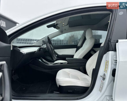 Білий Тесла Модель 3, об'ємом двигуна 0 л та пробігом 118 тис. км за 14999 $, фото 56 на Automoto.ua