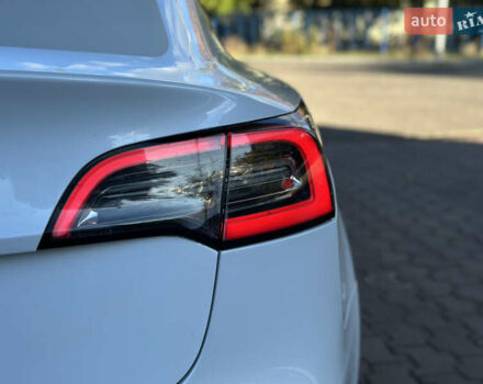 Білий Тесла Модель 3, об'ємом двигуна 0 л та пробігом 137 тис. км за 16400 $, фото 10 на Automoto.ua