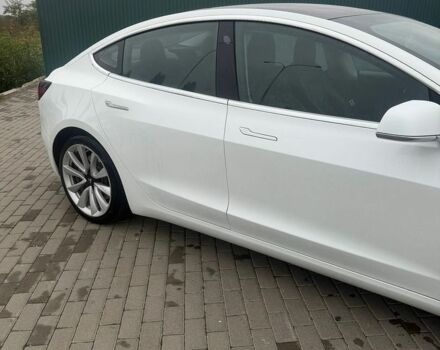 Белый Тесла Модель 3, объемом двигателя 0 л и пробегом 130 тыс. км за 17500 $, фото 4 на Automoto.ua