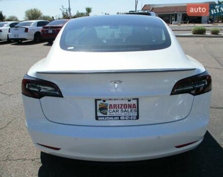 Белый Тесла Модель 3, объемом двигателя 0 л и пробегом 53 тыс. км за 6700 $, фото 3 на Automoto.ua